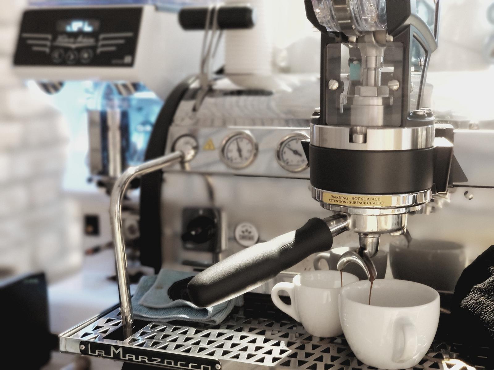 Photo: Facebook @rugogyarartandcoffee